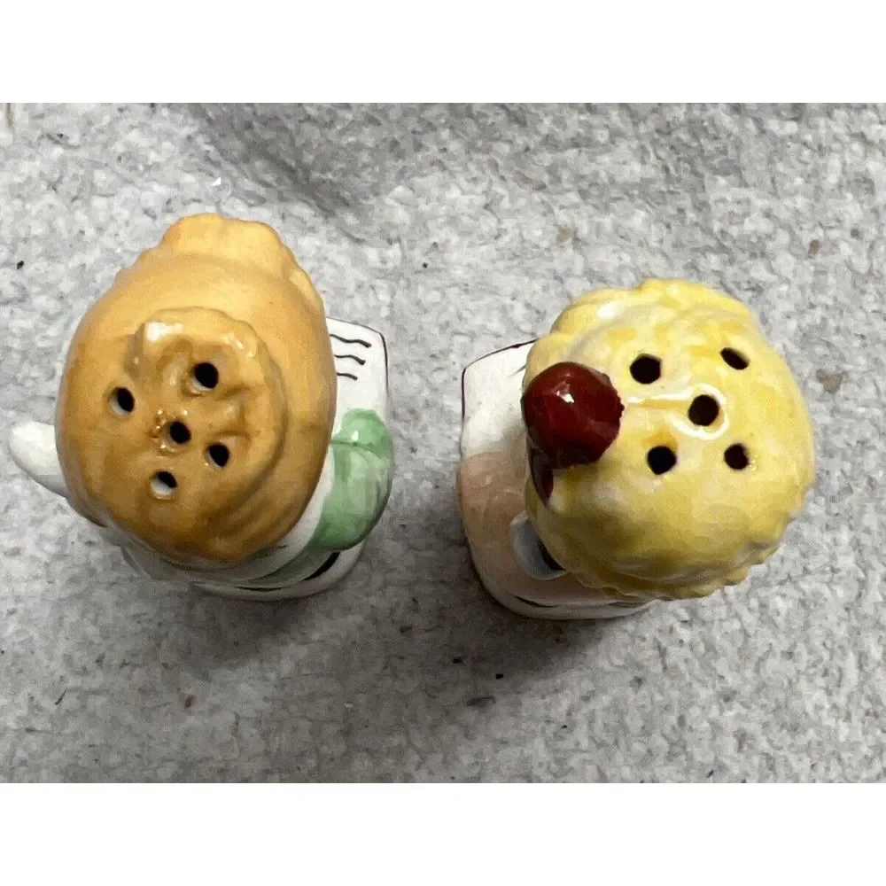 Vintage Porcelain‎ Boy and Girl Singing Salt & Pepper Shakers Made In Japan